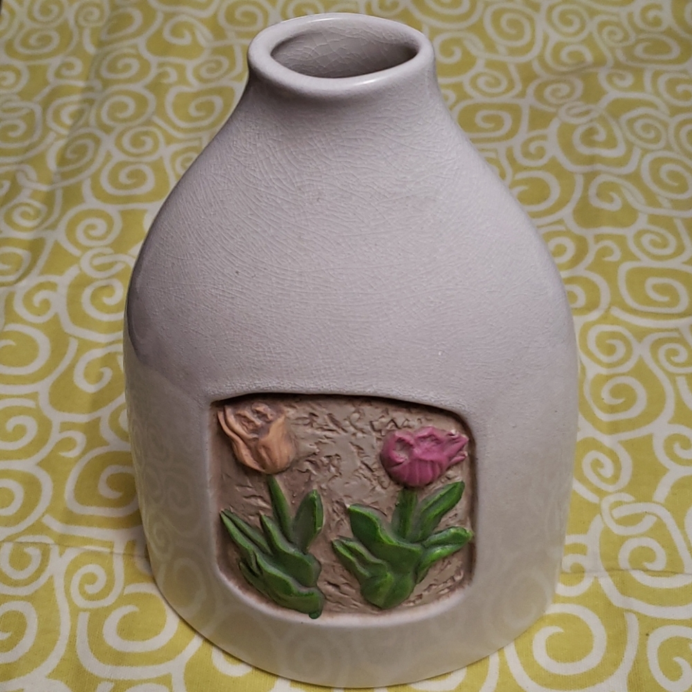 Based relief porcelain floral vase